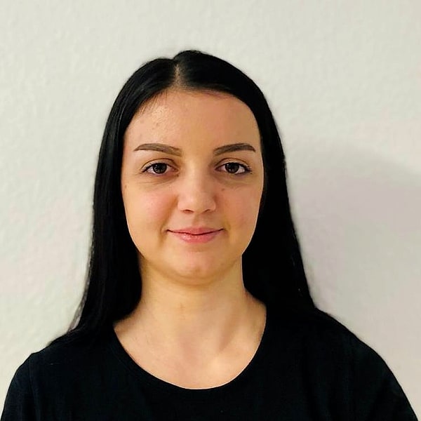 Porträtt av Jesmina Jukaj, städspecialist på Städly