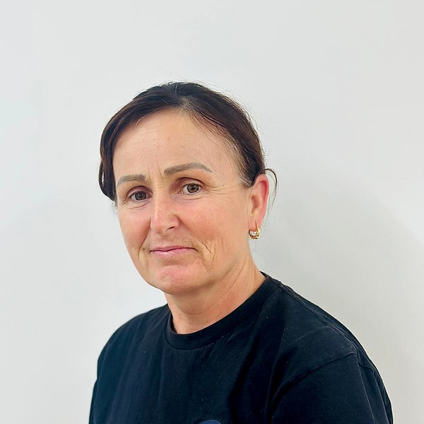 Porträtt av Violeta Lumshi, städspecialist på Städly